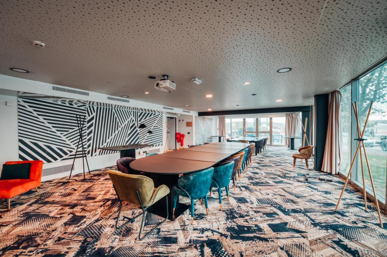 Cowool Cergy Aparthotel Exterior photo